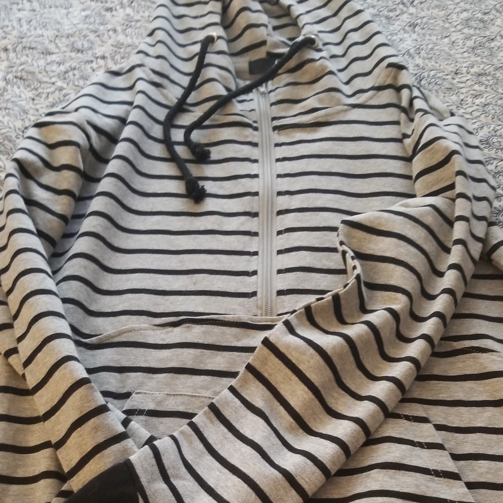 ***SOLD*** Kangaroo pouch hoodie